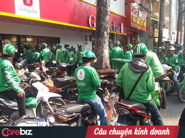 Grab ứng phó thế nào sau việc tài xế GrabBike chở nữ tiếp viên Vietnam Airlines dương tính với Covid-19? - Ảnh 2. Grab ứng phó thế nào sau việc tài xế GrabBike chở nữ tiếp viên Vietnam Airlines dương tính với Covid-19? - Ảnh 2.