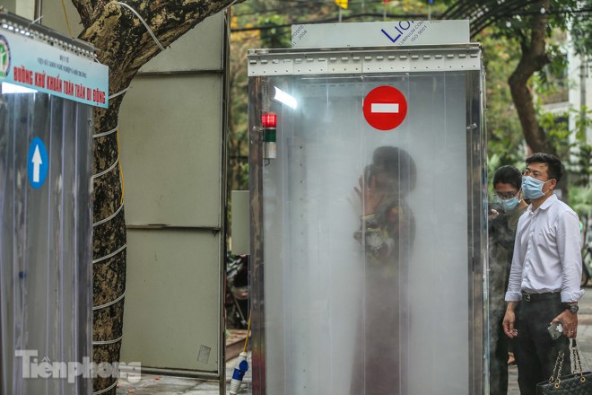 Buồng khử khuẩn toàn thân di động xuất hiện tại Hà Nội - Ảnh 12. Buồng khử khuẩn toàn thân di động xuất hiện tại Hà Nội - Ảnh 12.