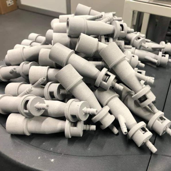 Giữa đại dịch Covid-19, c&ocirc;ng nghệ in 3D c&oacute; thể giải quyết sự thiếu hụt thiết bị thở tr&ecirc;n to&agrave;n thế giới - Ảnh 3.