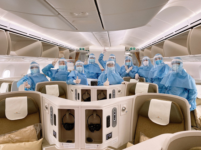 [Ảnh] B&ecirc;n trong những chuyến bay Vietnam Airlines trở về từ t&acirc;m dịch ch&acirc;u &Acirc;u - Ảnh 11.