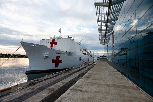 Đối chọi với kẻ thù vô hình Covid-19, quân đội nước Mỹ cũng có thể tham chiến bằng cả máy bay và tàu thủy - Ảnh 12. Đối chọi với kẻ thù vô hình Covid-19, quân đội nước Mỹ cũng có thể tham chiến bằng cả máy bay và tàu thủy - Ảnh 12.