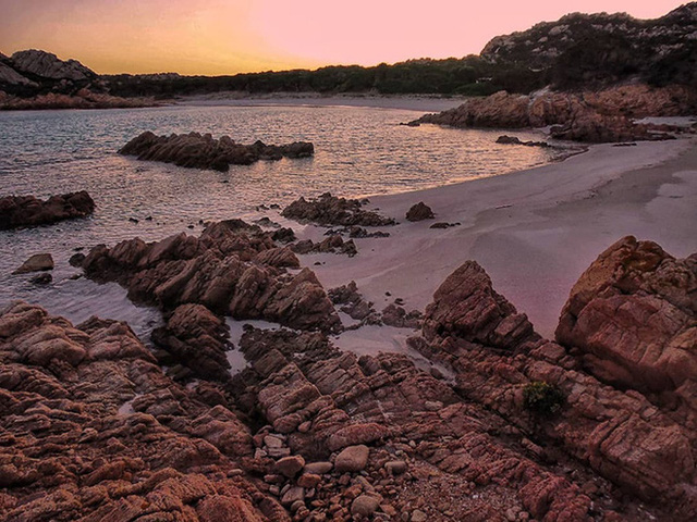 Robinson tr&ecirc;n đảo hoang: Sống ở nơi an to&agrave;n nhất tr&aacute;i đất, kh&ocirc;ng Covid-19, được Mẹ thi&ecirc;n nhi&ecirc;n vỗ về - Ảnh 2.