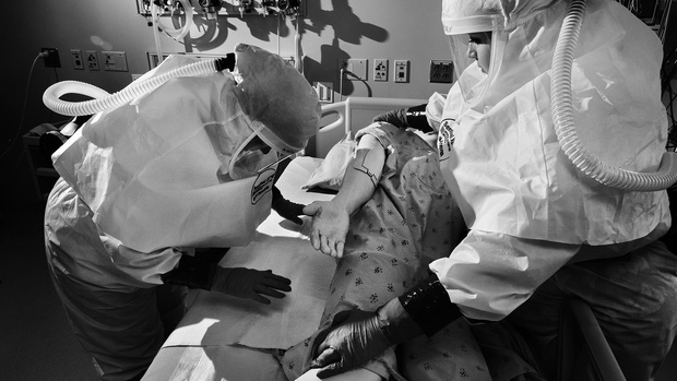 Mỹ thừa nhận hết hy vọng kiểm soát sự lây lan của virus corona, từ bỏ xét nghiệm diện rộng và đổi chiến thuật chống lại đại dịch Covid-19 - Ảnh 1. Mỹ thừa nhận hết hy vọng kiểm soát sự lây lan của virus corona, từ bỏ xét nghiệm diện rộng và đổi chiến thuật chống lại đại dịch Covid-19 - Ảnh 1.