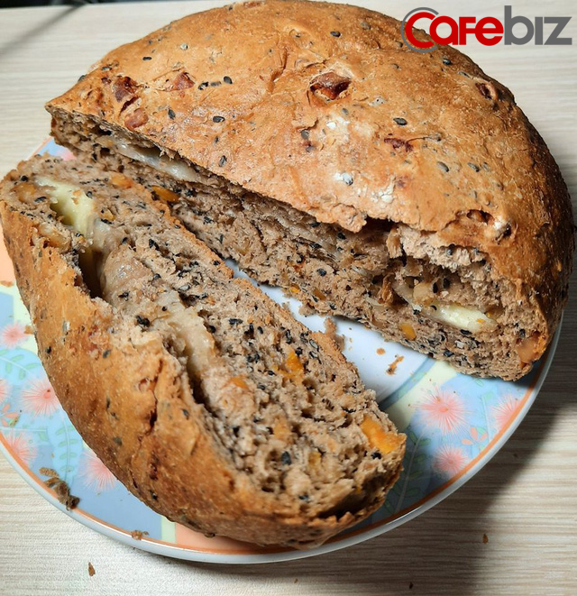 Vua b&aacute;nh m&igrave; Kao Si&ecirc;u Lực s&aacute;ng chế loại b&aacute;nh d&agrave;nh tặng ri&ecirc;ng c&aacute;c y b&aacute;c sỹ ở tuyến đầu chống dịch Covid-19: Chất dinh dưỡng tương đương một bữa ăn, để 1 tuần vẫn ngon - Ảnh 2.