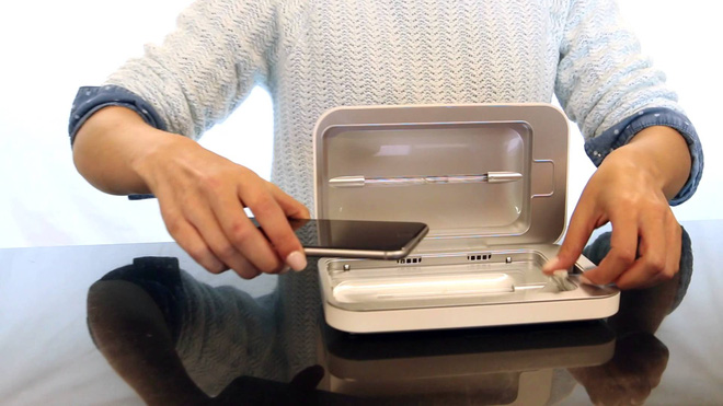 Giữa mùa dịch COVID-19, dân Mỹ đổ xô đi mua thiết bị khử trùng điện thoại này nhờ khả năng diệt 99% vi khuẩn và virus có hại - Ảnh 1. Giữa mùa dịch COVID-19, dân Mỹ đổ xô đi mua thiết bị khử trùng điện thoại này nhờ khả năng diệt 99% vi khuẩn và virus có hại - Ảnh 1.