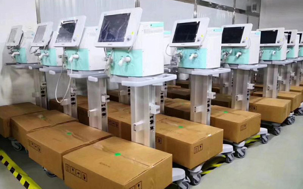 M&aacute;y thở - thiết bị đang được cả thế giới săn l&ugrave;ng: H&agrave;ng Made in China l&ecirc;n ng&ocirc;i chưa từng c&oacute;, c&oacute; nước mang cả m&aacute;y bay qu&acirc;n sự đến tận nh&agrave; m&aacute;y ở Trung Quốc mua h&agrave;ng - Ảnh 1.