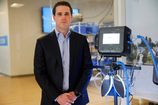 Hoảng loạn v&igrave; Covid-19 ai cũng giống nhau: D&acirc;n thường tranh mua giấy vệ sinh, giới si&ecirc;u gi&agrave;u l&ugrave;ng mua m&aacute;y thở! - Ảnh 3.