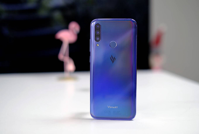 Forbes: L&yacute; giải hiện tượng &ldquo;bất ngờ&rdquo; của điện thoại Vsmart - Ảnh 2.