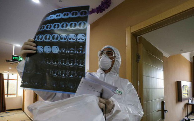 41,5% ca mắc COVID-19 ở Việt Nam kh&ocirc;ng c&oacute; triệu chứng ho, sốt, tức ngực, kh&oacute; thở - Ảnh 1.