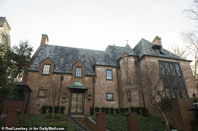 Tự cách ly tại gia vì Covid-19, gia đình Obama mải họp trực tuyến đến mức không biết nhau ở đâu, lạc quan trong cái rủi có cái may vì điều này - Ảnh 2. Tự cách ly tại gia vì Covid-19, gia đình Obama mải họp trực tuyến đến mức không biết nhau ở đâu, lạc quan trong cái rủi có cái may vì điều này - Ảnh 2.