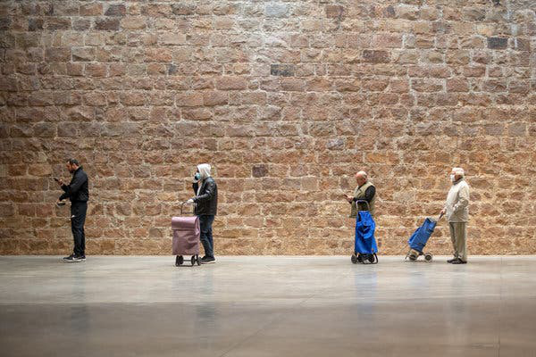 Bằng chứng lý giải tại sao Hạn chế tiếp xúc xã hội là bước cực kỳ quan trọng để cứu thế giới khỏi đại dịch Covid-19 - Ảnh 4. Bằng chứng lý giải tại sao Hạn chế tiếp xúc xã hội là bước cực kỳ quan trọng để cứu thế giới khỏi đại dịch Covid-19 - Ảnh 4.