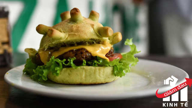 Chuỗi pizza Việt Nam được b&aacute;o Mỹ hết lời ca ngợi v&igrave; &yacute; tưởng l&agrave;m &lsquo;burger corona&rsquo;, đắt h&agrave;ng đến mức kh&ocirc;ng đủ để b&aacute;n giữa m&ugrave;a dịch ế ẩm - Ảnh 1.