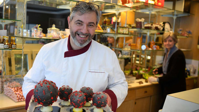 Chuỗi pizza Việt Nam được b&aacute;o Mỹ hết lời ca ngợi v&igrave; &yacute; tưởng l&agrave;m &lsquo;burger corona&rsquo;, đắt h&agrave;ng đến mức kh&ocirc;ng đủ để b&aacute;n giữa m&ugrave;a dịch ế ẩm - Ảnh 2.