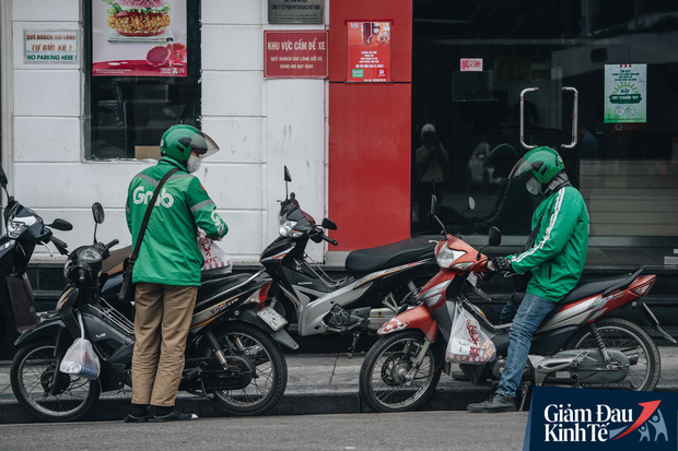 T&agrave;i xế c&ocirc;ng nghệ, shipper c&oacute; được hoạt động khi c&aacute;ch ly x&atilde; hội hay kh&ocirc;ng: Sở Giao th&ocirc;ng Vận tải TP.HCM đ&atilde; c&oacute; c&acirc;u trả lời - Ảnh 1.