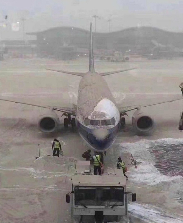 Những h&igrave;nh ảnh độc lạ nhất tr&ecirc;n m&aacute;y bay m&agrave; c&aacute;c h&agrave;nh kh&aacute;ch từng chụp được: D&aacute;m c&aacute; l&agrave; bạn chưa thấy qu&aacute; nửa! - Ảnh 3.