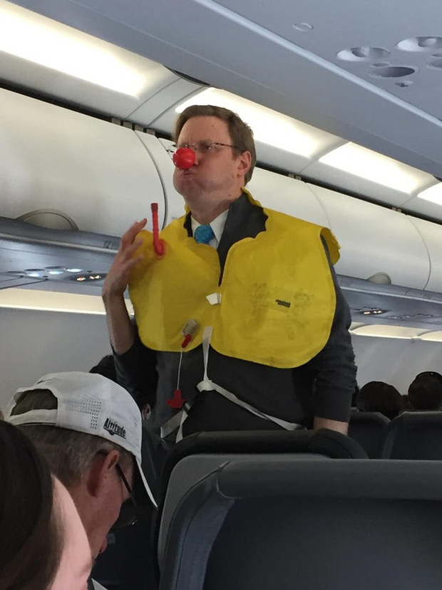 Những h&igrave;nh ảnh độc lạ nhất tr&ecirc;n m&aacute;y bay m&agrave; c&aacute;c h&agrave;nh kh&aacute;ch từng chụp được: D&aacute;m c&aacute; l&agrave; bạn chưa thấy qu&aacute; nửa! - Ảnh 17.