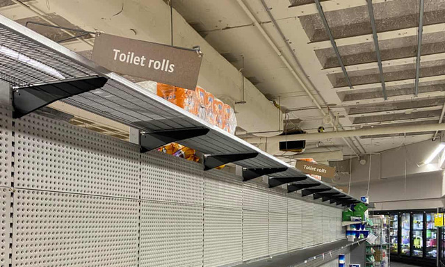 Vì sao người dân khắp thế giới đổ xô đi mua giấy vệ sinh để phòng virus corona? - Ảnh 2. Vì sao người dân khắp thế giới đổ xô đi mua giấy vệ sinh để phòng virus corona? - Ảnh 2.