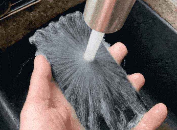 Tin hay không tùy bạn: iPhone có thể được rửa sạch bằng xà phòng và nước - Ảnh 2. Tin hay không tùy bạn: iPhone có thể được rửa sạch bằng xà phòng và nước - Ảnh 2.