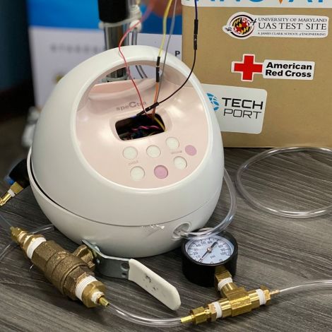 Một nh&oacute;m kỹ sư Mỹ muốn cải tiến m&aacute;y h&uacute;t sữa b&agrave; bầu th&agrave;nh m&aacute;y thở phục vụ bệnh nh&acirc;n COVID-19 - Ảnh 2.