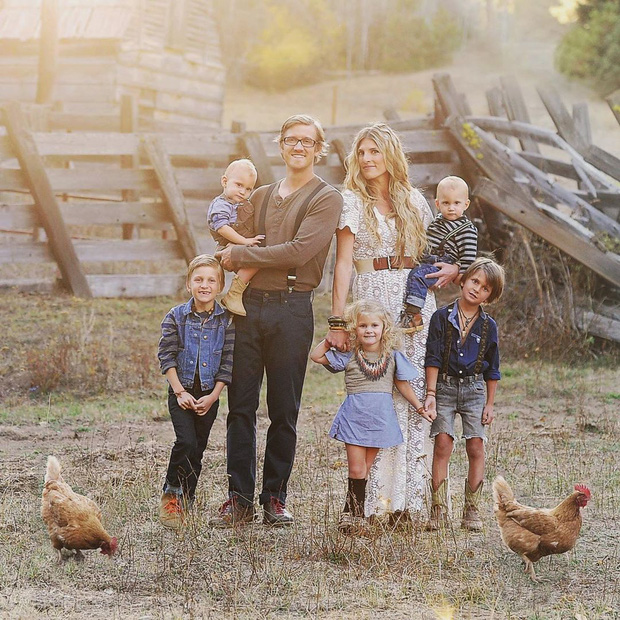 B&aacute;n nh&agrave; ở phố về trang trại sống, cặp vợ chồng t&aacute;o bạo biến căn nh&agrave; cũ tr&ocirc;ng như hầm chứa th&agrave;nh kh&ocirc;ng gian đẹp hệt ảnh tạp ch&iacute; - Ảnh 1.