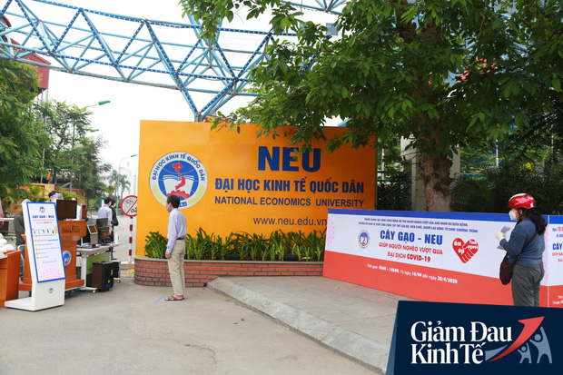 Ảnh: Xuất hiện cây gạo nhận diện bằng khuôn mặt ở Hà Nội, ai đến lấy 2 lần trong ngày bị từ chối ngay - Ảnh 1. Ảnh: Xuất hiện cây gạo nhận diện bằng khuôn mặt ở Hà Nội, ai đến lấy 2 lần trong ngày bị từ chối ngay - Ảnh 1.