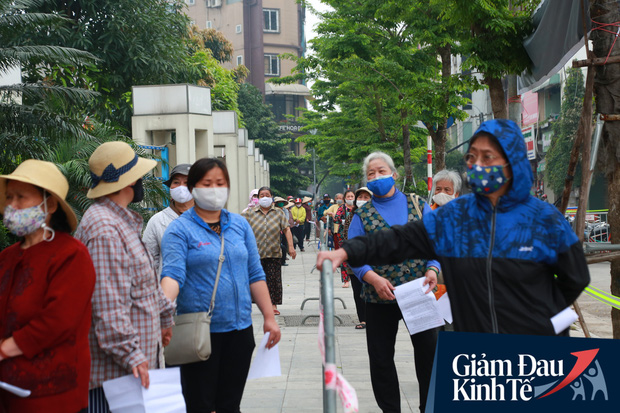 Ảnh: Xuất hiện cây gạo nhận diện bằng khuôn mặt ở Hà Nội, ai đến lấy 2 lần trong ngày bị từ chối ngay - Ảnh 2. Ảnh: Xuất hiện cây gạo nhận diện bằng khuôn mặt ở Hà Nội, ai đến lấy 2 lần trong ngày bị từ chối ngay - Ảnh 2.