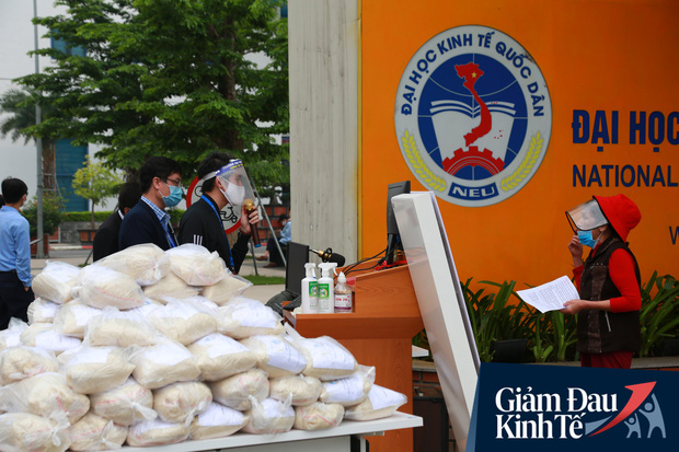 Ảnh: Xuất hiện cây gạo nhận diện bằng khuôn mặt ở Hà Nội, ai đến lấy 2 lần trong ngày bị từ chối ngay - Ảnh 5. Ảnh: Xuất hiện cây gạo nhận diện bằng khuôn mặt ở Hà Nội, ai đến lấy 2 lần trong ngày bị từ chối ngay - Ảnh 5.