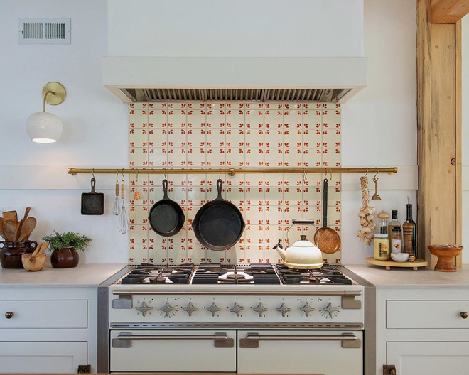 B&aacute;n nh&agrave; ở phố về trang trại sống, cặp vợ chồng t&aacute;o bạo biến căn nh&agrave; cũ tr&ocirc;ng như hầm chứa th&agrave;nh kh&ocirc;ng gian đẹp hệt ảnh tạp ch&iacute; - Ảnh 8.