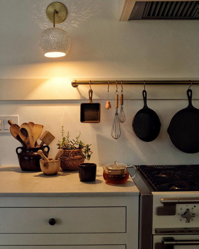 B&aacute;n nh&agrave; ở phố về trang trại sống, cặp vợ chồng t&aacute;o bạo biến căn nh&agrave; cũ tr&ocirc;ng như hầm chứa th&agrave;nh kh&ocirc;ng gian đẹp hệt ảnh tạp ch&iacute; - Ảnh 9.