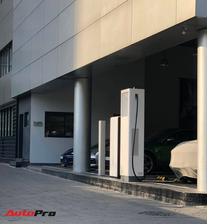 Porsche Taycan vừa về Việt Nam đã có trạm sạc riêng: Thời gian sạc còn nhanh hơn điện thoại - Ảnh 7. Porsche Taycan vừa về Việt Nam đã có trạm sạc riêng: Thời gian sạc còn nhanh hơn điện thoại - Ảnh 7.