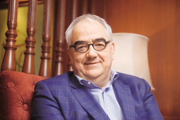 Giám đốc Johnson & Johnson: 1 tỷ USD để sản xuất 1 tỷ liều vắc-xin COVID-19 - Ảnh 3. Giám đốc Johnson & Johnson: 1 tỷ USD để sản xuất 1 tỷ liều vắc-xin COVID-19 - Ảnh 3.