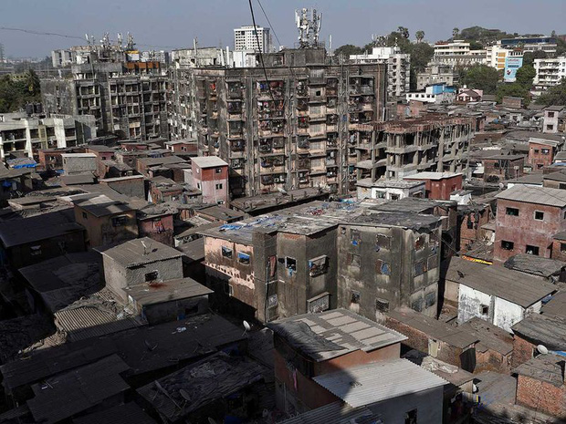 Cuộc sống ở một trong những khu ổ chuột lớn nhất Ch&acirc;u &Aacute; trong những ng&agrave;y &aacute;p đặt lệnh phong tỏa to&agrave;n Ấn Độ giữa dịch Covid-19 - Ảnh 1.