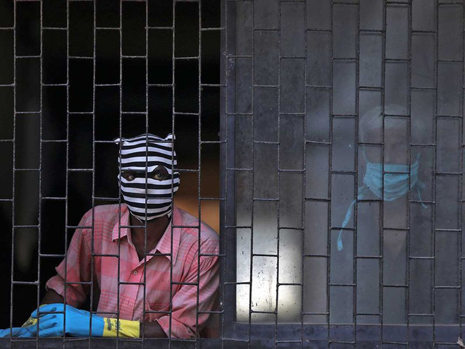 Cuộc sống ở một trong những khu ổ chuột lớn nhất Ch&acirc;u &Aacute; trong những ng&agrave;y &aacute;p đặt lệnh phong tỏa to&agrave;n Ấn Độ giữa dịch Covid-19 - Ảnh 7.