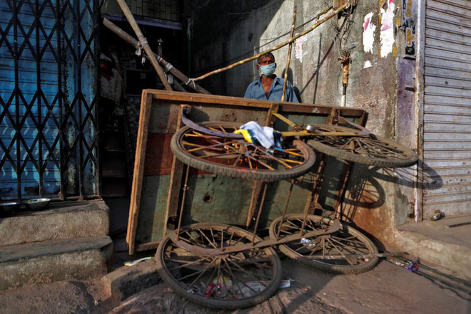 Cuộc sống ở một trong những khu ổ chuột lớn nhất Ch&acirc;u &Aacute; trong những ng&agrave;y &aacute;p đặt lệnh phong tỏa to&agrave;n Ấn Độ giữa dịch Covid-19 - Ảnh 9.