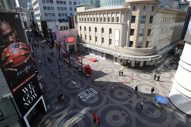  Từ l&agrave;m gi&agrave;u kh&ocirc;ng kh&oacute; đến ph&aacute; sản trong 3 th&aacute;ng: Dịch Covid-19 đẩy người bu&ocirc;n h&agrave;ng x&aacute;ch tay ở Trung Quốc v&agrave;o cảnh kh&aacute;nh kiệt như thế n&agrave;o?  - Ảnh 2.