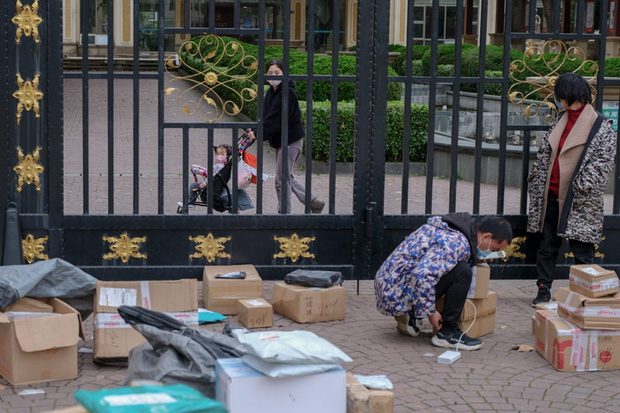  Từ l&agrave;m gi&agrave;u kh&ocirc;ng kh&oacute; đến ph&aacute; sản trong 3 th&aacute;ng: Dịch Covid-19 đẩy người bu&ocirc;n h&agrave;ng x&aacute;ch tay ở Trung Quốc v&agrave;o cảnh kh&aacute;nh kiệt như thế n&agrave;o?  - Ảnh 3.