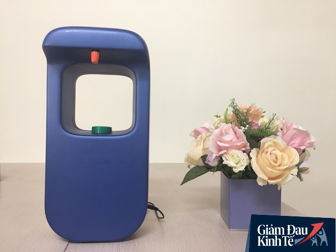 Nằm viện điều trị Covid-19, giảng viên ĐH Bách khoa sáng chế máy rửa tay, giá chỉ bằng 1/3 sản phẩm nhập ngoại - Ảnh 2. Nằm viện điều trị Covid-19, giảng viên ĐH Bách khoa sáng chế máy rửa tay, giá chỉ bằng 1/3 sản phẩm nhập ngoại - Ảnh 2.