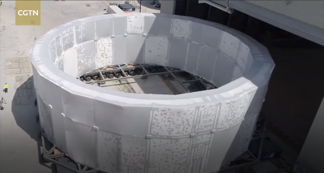 Thiết bị nặng 1200 tấn n&agrave;y vừa được Trung Quốc vận chuyển tới Ph&aacute;p để lắp đặt Mặt Trời nh&acirc;n tạo - Ảnh 1.