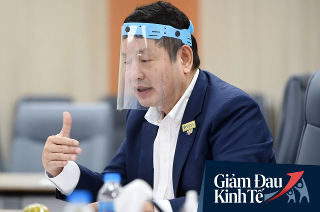 Ông Trương Gia Bình: Covid-19 sẽ không cướp được việc làm của bất kỳ ai trong 36.000 người FPT, đó là lời thề của tôi! - Ảnh 2. Ông Trương Gia Bình: Covid-19 sẽ không cướp được việc làm của bất kỳ ai trong 36.000 người FPT, đó là lời thề của tôi! - Ảnh 2.