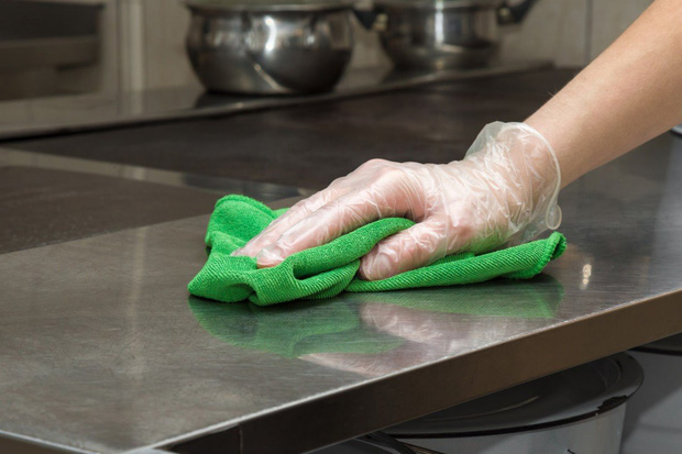 Cảnh b&aacute;o: Nghi&ecirc;n cứu mới x&aacute;c định virus corona c&oacute; thể b&aacute;m tr&ecirc;n khẩu trang tới hơn 1 tuần - Ảnh 1.