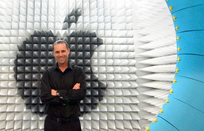 Cựu giám đốc Apple đầu quân cho dự án HoloLens của Microsoft - Ảnh 1. Cựu giám đốc Apple đầu quân cho dự án HoloLens của Microsoft - Ảnh 1.