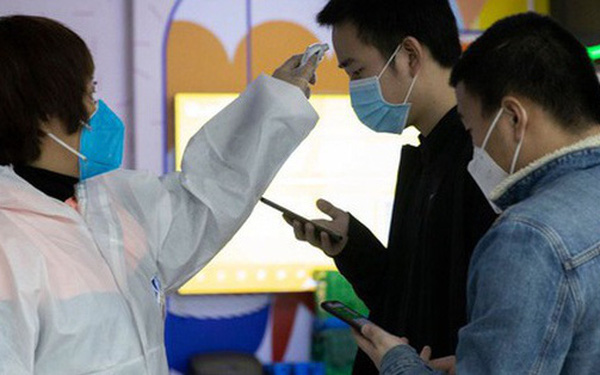 B&iacute; ẩn lớn của COVID-19: C&ugrave;ng nhiễm bệnh, v&igrave; sao c&oacute; người tử vong c&oacute; người lại ho&agrave;n to&agrave;n kh&ocirc;ng triệu chứng? - Ảnh 1.