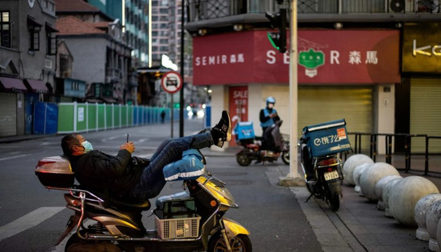 Đội qu&acirc;n shipper nu&ocirc;i sống h&agrave;ng triệu người Trung Quốc m&ugrave;a Covid-19 - Ảnh 2.