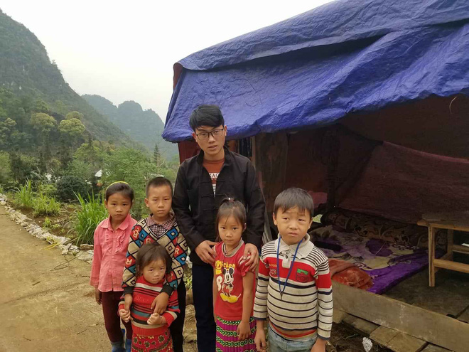 Bộ trưởng Gi&aacute;o dục tuy&ecirc;n dương nam sinh người M&ocirc;ng dựng l&aacute;n giữa n&uacute;i bắt internet học online - Ảnh 1.