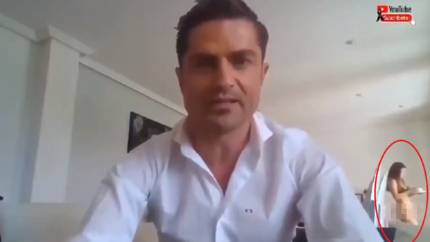 Livestream tại nhà, nam MC nổi tiếng không ngờ tuesday lại khỏa thân đi ngang làm lộ hết chuyện hẹn hò vụng trộm - Ảnh 1. Livestream tại nhà, nam MC nổi tiếng không ngờ tuesday lại khỏa thân đi ngang làm lộ hết chuyện hẹn hò vụng trộm - Ảnh 1.