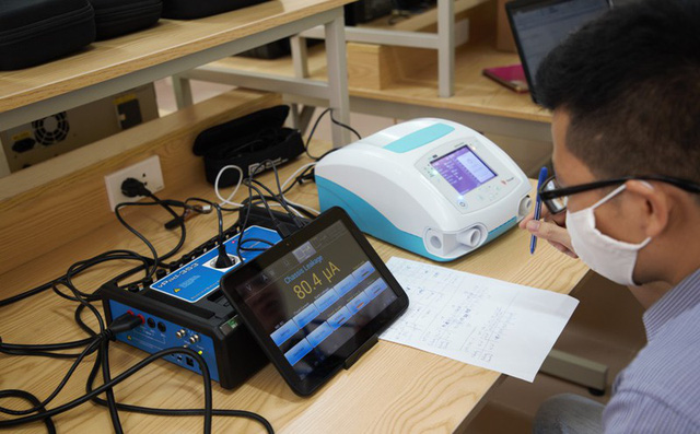 Đo lường thử nghiệm th&agrave;nh c&ocirc;ng m&aacute;y thở do Vingroup sản xuất  - Ảnh 2.