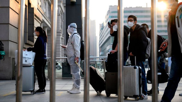 Nhìn về Vũ Hán và bài học lớn cho cả thế giới: Hết phong tỏa mới chỉ là sự khởi đầu của cơn khủng hoảng Covid-19 mà thôi - Ảnh 3. Nhìn về Vũ Hán và bài học lớn cho cả thế giới: Hết phong tỏa mới chỉ là sự khởi đầu của cơn khủng hoảng Covid-19 mà thôi - Ảnh 3.