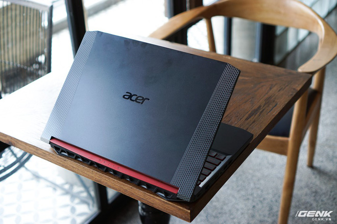 Cận cảnh Acer Nitro 5 phi&ecirc;n bản 2020: Thiết kế n&eacute;t hơn, d&ugrave;ng Intel Core I thế hệ 10, lần đầu c&oacute; b&agrave;n ph&iacute;m đ&egrave;n nền RGB, gi&aacute; từ 23,3 triệu đồng đồng - Ảnh 1.