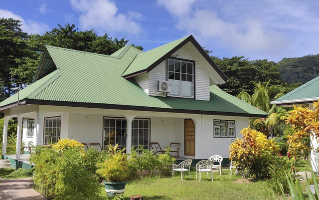 Mắc kẹt ở thi&ecirc;n đường biển đảo giữa lệnh phong tỏa, gia đ&igrave;nh bỗng trở th&agrave;nh travel blogger bất đắc dĩ v&agrave; thu h&uacute;t h&agrave;ng trăm triệu lượt xem tr&ecirc;n MXH  - Ảnh 2.