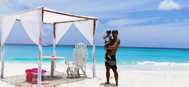 Mắc kẹt ở thi&ecirc;n đường biển đảo giữa lệnh phong tỏa, gia đ&igrave;nh bỗng trở th&agrave;nh travel blogger bất đắc dĩ v&agrave; thu h&uacute;t h&agrave;ng trăm triệu lượt xem tr&ecirc;n MXH  - Ảnh 6.